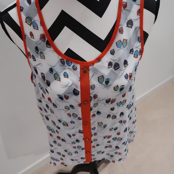 Sleeveless Top - Picture 4 of 7